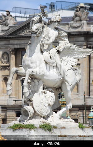 Statua di Mercurio Pegasusin equitazione Giardini Tuileries di Parigi, Francia Foto Stock