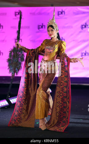 Miss Universo costume nazionale mostra presso il Planet Hollywood Resort & Casino offre: Miss Cambogia da Southearly dove: Las Vegas, Nevada, Stati Uniti quando: 18 Nov 2017 Credit: Judy Eddy/WENN.com Foto Stock