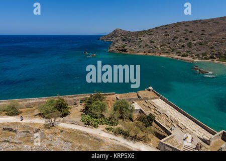 Vista del golfo di Elounda da una fortezza sull isola di Spinalonga. Foto Stock