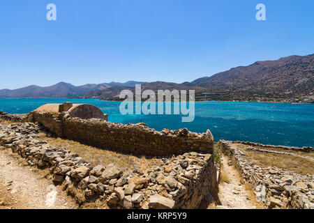 Vista del golfo di Elounda da una fortezza sull isola di Spinalonga. Foto Stock