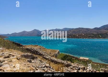 Vista del golfo di Elounda da una fortezza sull isola di Spinalonga. Foto Stock