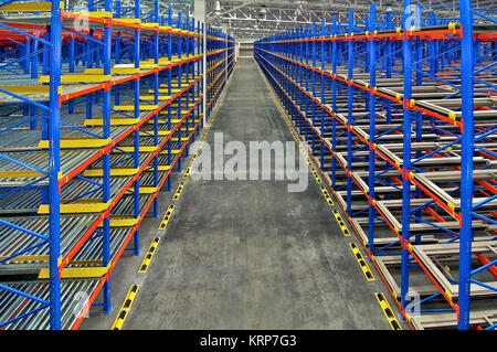 Rack di archiviazione sistema di pallet per il magazzino scaffalature metalliche centro di distribuzione Foto Stock