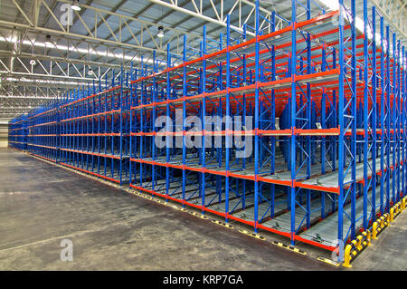 Magazzino scaffalatura industriale i sistemi di storage Foto Stock