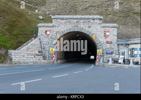 Tunnel sulla Strada alpina di Grossglockner Austria, Europa Foto Stock