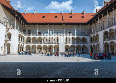 Castello di Wawel, vista del cortile rinascimentale porticato al centro del Castello reale di Wawel a Cracovia, Polonia. Foto Stock