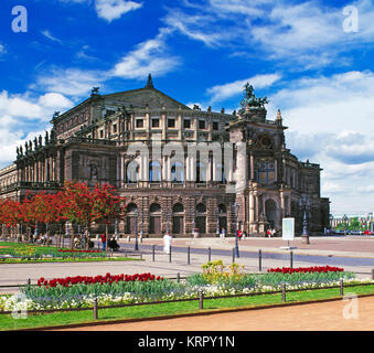La Semper Opera House, Theaterplatz, Dresda, Sassonia, Germania Foto Stock