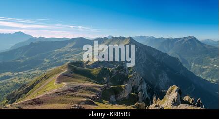 Morgon montagna delle Alpi Foto Stock