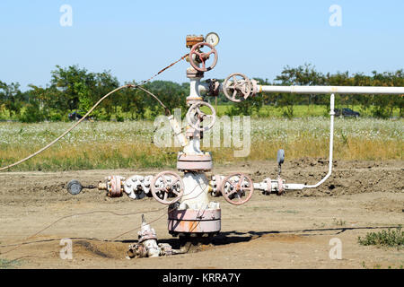 Bene anche per la produzione di petrolio e gas. Olio e apparecchiature di testa del pozzo. La produzione di olio Foto Stock