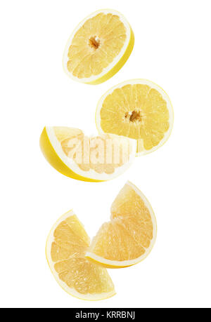 Pamela frutta tropicali fette isolato su uno sfondo bianco. Foto Stock
