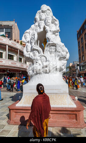 La scultura al di fuori del Jallianwala Bagh, un giardino pubblico di Amritsar, stato del Punjab, India, in ricordo dei martiri del 1919 Jallianwala Bagh massacro Foto Stock