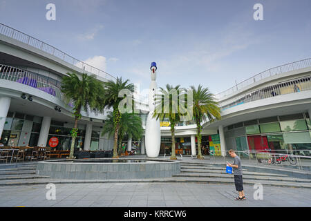 Vista della città vivo, il più grande centro commerciale per lo shopping di Singapore. Foto Stock