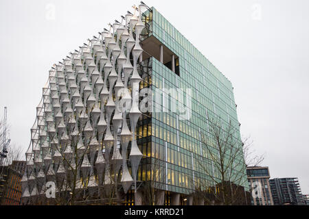 Londra, Regno Unito. Xx Dicembre, 2017. La nuova ambasciata degli Stati Uniti edificio a Nine Elms, progettato da Philadelphia-basato architetti KieranTimberlake. Foto Stock