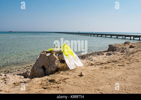 Equipaggiamento da snorkeling, interruttori Somabay hotel beach, Soma Bay, Hurghada, Safaga, Egitto. Foto Stock