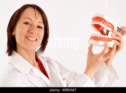 Zahnaerztin mit Gebissmodell - dentista con dentatura Foto Stock