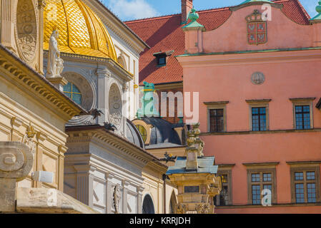 Wawel Krakow, vista dei dettagli della parete sud esterna della Cattedrale di Cracovia e degli appartamenti adiacenti del Castello reale di Wawel, Polonia. Foto Stock