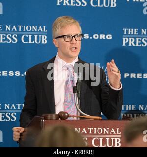 Ex U.S. National Press Club presidente Alan Bjerga parla presso il National Press Club 12 Dicembre 2017 a Washington, DC. Foto Stock