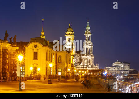 Città vecchia di notte a Dresda, Germania Foto Stock