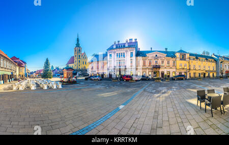 Panorama della vivace piazza e architettura in città del barocco Samobor, Croazia. Foto Stock