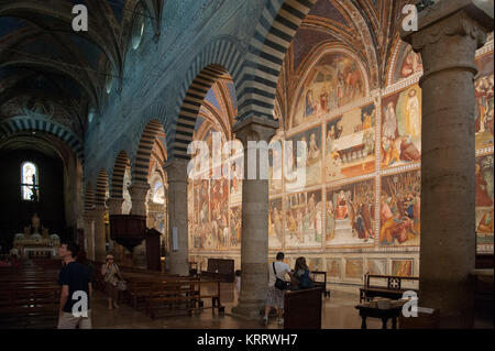 Affresco Antico Testamento ciclo e Nuovo Testamento ciclo nella Collegiata romanica di Santa Maria Assunta (Collegiata dell Assunzione di Maria) in Hi Foto Stock