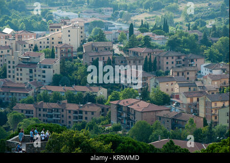 Parte moderna di San Gimignano elencati di patrimonio mondiale dall UNESCO a San Gimignano, Toscana, Italia. 1 agosto 2016 © Wojciech Strozyk / Alamy Stock Photo Foto Stock