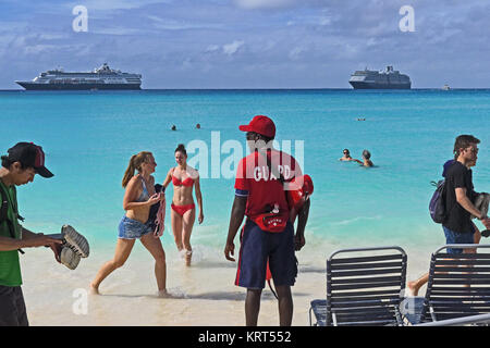 Holland America Line privata di mezza luna Lagoon Parco Acquatico (Club HAL) esclusiva per la loro nave da crociera passeggeri in Bahamas. Foto Stock