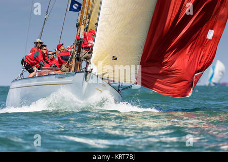 David Murrin's Cetewayo competere a Cowes durante la Panerai British Classic Sailing Week regata. Picture Data: lunedì 10 luglio, 2017. Fotografia di Foto Stock