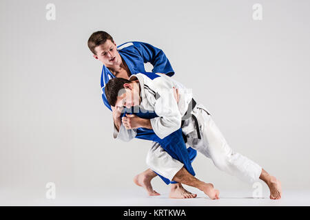 I due judoka fighters uomini di guerra Foto Stock