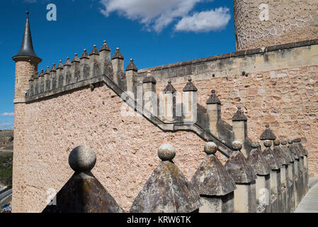 Rampa di scale e di dettaglio della parete a Alcazar de Segovia, Spagna Foto Stock