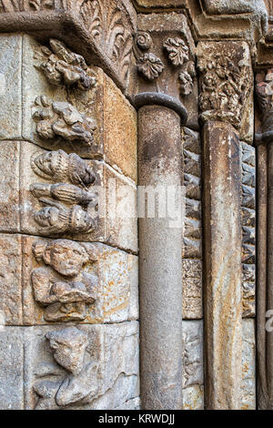 Particolare della facciata del duomo vecchio di Plasencia. Spagna. Foto Stock