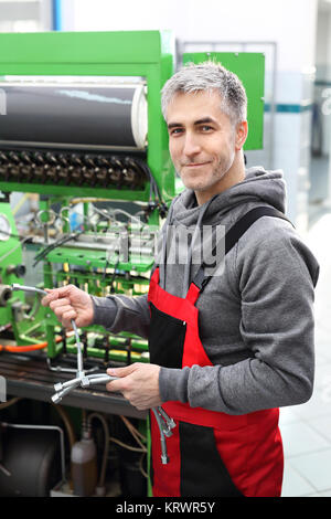 dispositivo per il controllo degli iniettori. officina di riparazione della pompa d'iniezione,tester della pressione degli iniettori. Foto Stock