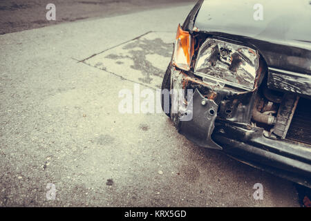 Si è schiantato auto dettaglio dei fari Foto Stock