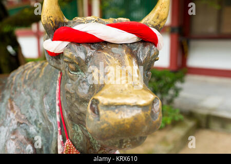 Ox statua in Dazaifu Tenmangu Santuario Foto Stock