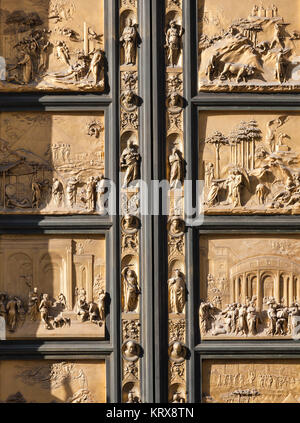 Frammento di est all'aperto le porte del Battistero Foto Stock