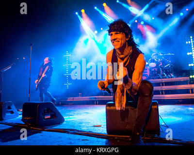 Londra, Regno Unito. Xx Dec, 2017. Extreme effettuando in corrispondenza di O2 Brixton Academy sull'ultimo concerto dei loro 2017 tour del Regno Unito. Credito: Laurence Harvey/Alamy Live News Foto Stock