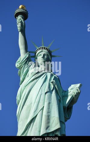 New York, Stati Uniti. 21 Dic 2017. Statua della libertà su Liberty Island. Foto Stock