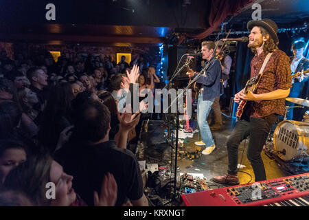 Dublino, Dublino, Irlanda. Xviii Dicembre, 2017. Irish Folk Gruppo, Hudson Taylor eseguire in Whelans su Wexford Street. Credito: Ben Ryan/SOPA/ZUMA filo/Alamy Live News Foto Stock