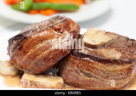 Il filet mignon preparazione : Filet Mignon servita con verdure Foto Stock