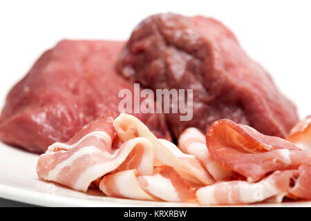 Il filet mignon preparazione : materie medaglioni di filetto di manzo e di pancetta di maiale Foto Stock