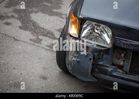 Si è schiantato auto dettaglio dei fari Foto Stock