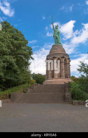 Hermann monumento nella foresta di Teutoburgo in Germania. Foto Stock