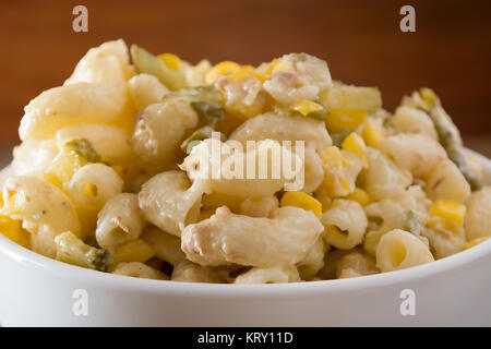 Close up di un italiano con insalata di pasta Foto Stock