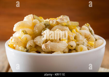 Close up di un italiano con insalata di pasta Foto Stock