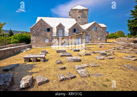 Etno villaggio di Skrip monumenti in pietra Foto Stock