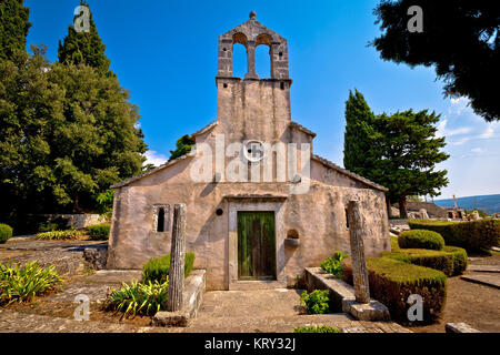 Villaggio di pietra di Skrip vecchia chiesa vista Foto Stock