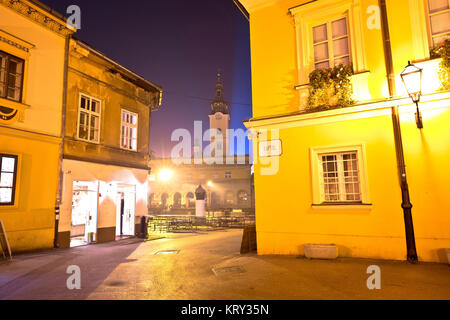 Dolac square a Zagabria in Avvento vista serale Foto Stock