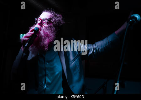 Il canadese del cantante, compositore e musicista Ben Caplan esegue un concerto dal vivo a Mir in Oslo. Norvegia, 24/01 2016. Foto Stock