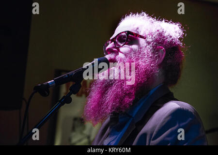 Il canadese del cantante, compositore e musicista Ben Caplan esegue un concerto dal vivo a Mir in Oslo. Norvegia, 24/01 2016. Foto Stock