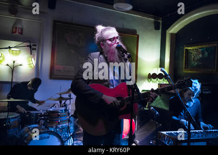 Il canadese del cantante, compositore e musicista Ben Caplan esegue un concerto dal vivo a Mir in Oslo. Norvegia, 24/01 2016. Foto Stock