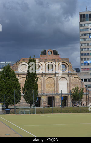 Portico, hitchhiker stazione ferroviaria, attraversare la montagna, Berlin, Germania , Portikus, Anhalter Bahnhof, Kreuzberg, Deutschland Foto Stock