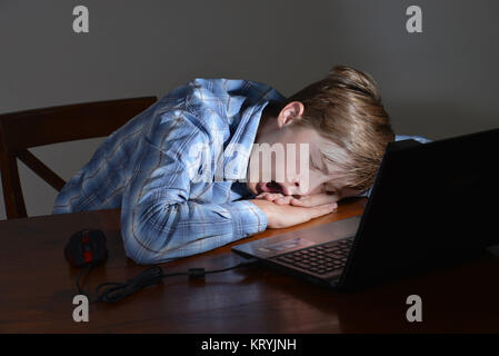 Giovane, computer, dormire Jugendlicher, Computer Schlaf Foto Stock